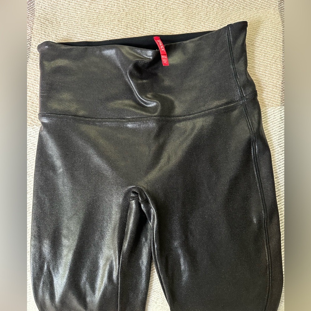 Spanx Shiny Leggings Size Medium Black